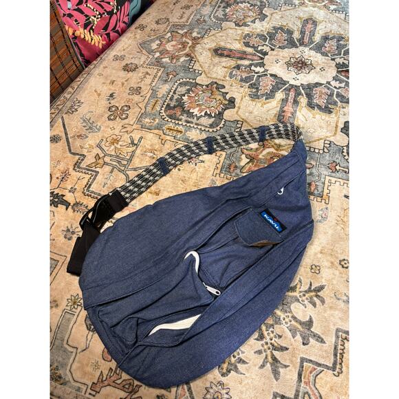 Kavu Sling Bag Comfort Backpack Outdoor Hiking Braided Strap Pineapples - Picture 4 of 13